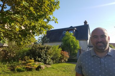 Cédric et sa ruche à St Germain sur Avre